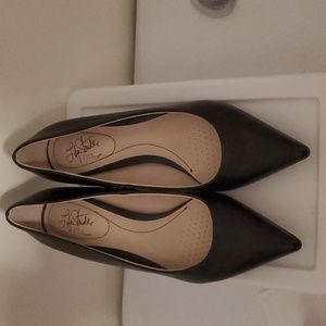 Black Life Stride pointed toe heeled shoes